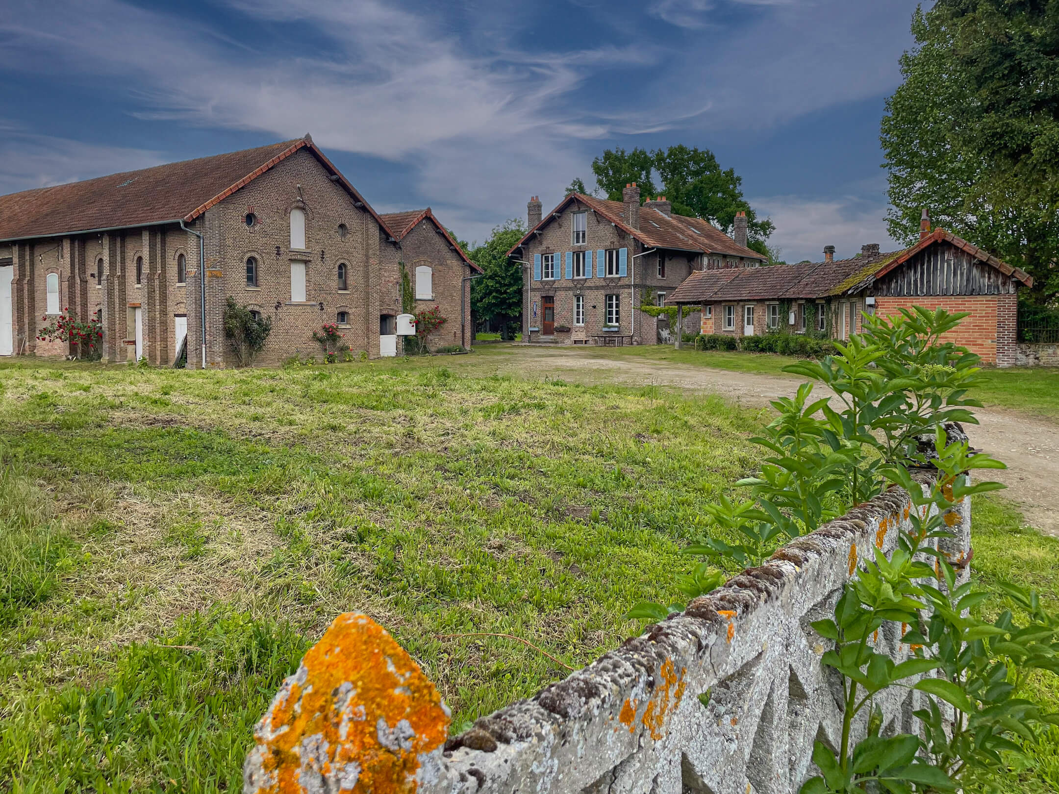 Le Quesnoy Côté Cour — vue extérieure